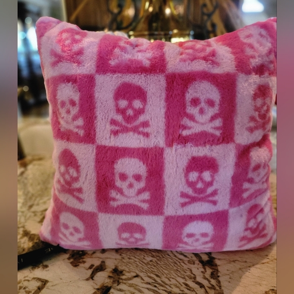 New Rachel Zoe Halloween Pink Skull Throw Pillow Nwt 🩷💀🩷 - Picture 4 of 13